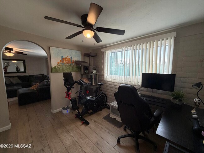 Building Photo - 8243 E Escalante Rd