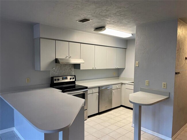 Building Photo - 2915 SW 38th Pl