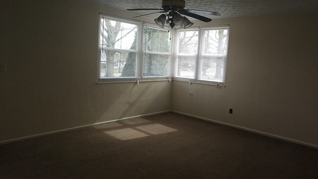 Foto del edificio - 139 Farragut Rd