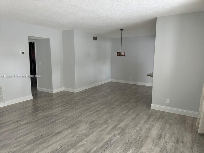 Foto del edificio - 141 NE 10th Ave