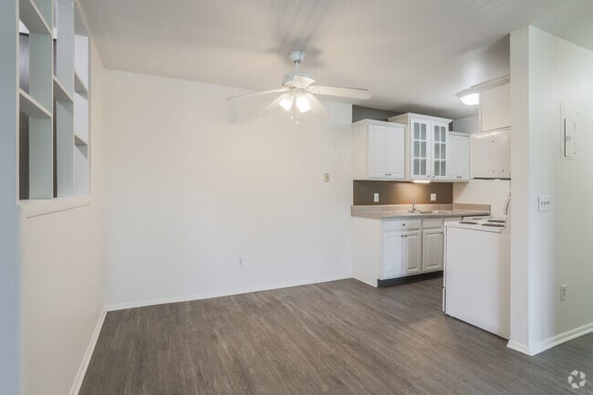 1HAB, 1BA - 701 ft² - Comedor - Towne Square Apartments and Townhomes