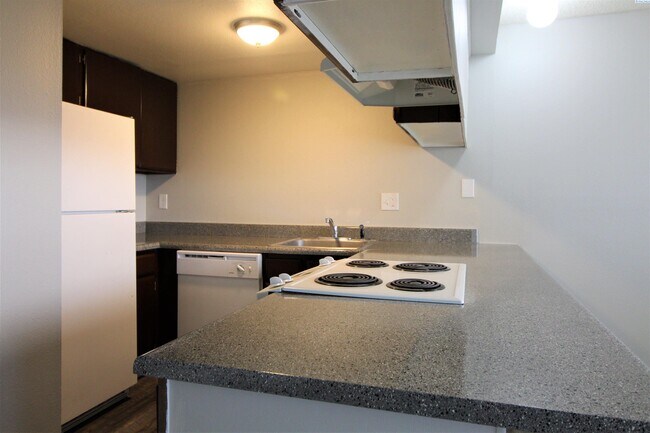 Building Photo - 1 Bed/1 Bath Apartment in Kennewick 4-Plex