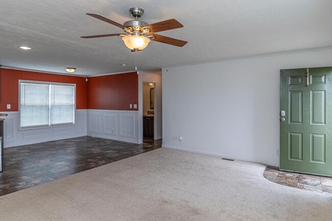 Building Photo - WELCOME HOME! 3 BR | 2 BA Home in Pikevill...