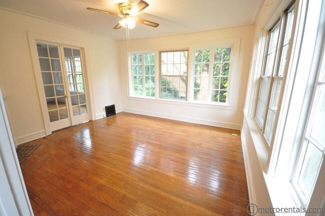 Foto del edificio - 44 Woodland Ave