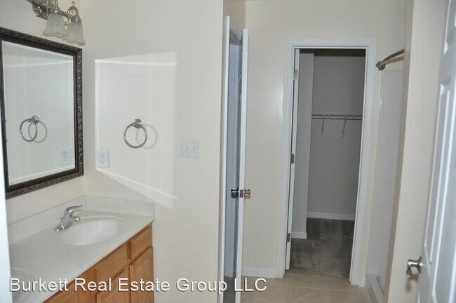 Building Photo - 3 br, 2 bath House - 2208 River Park Ct.