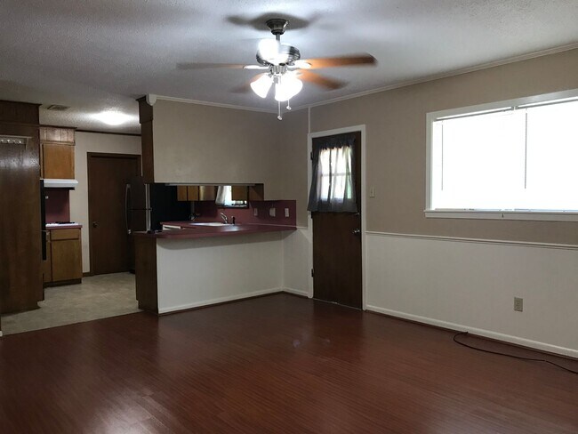 Foto del edificio - Close to Barksdale Air Force Base... Large yard that backs up to Park!!!