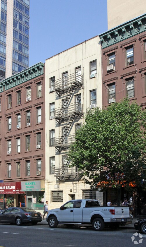Primary Photo - 1569 York Ave