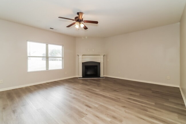 Foto del edificio - 909 Walking Stick Trail NE