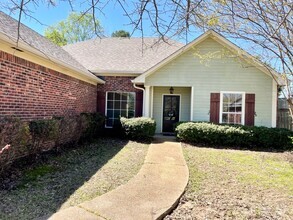 Building Photo - 129 Southwood Dr