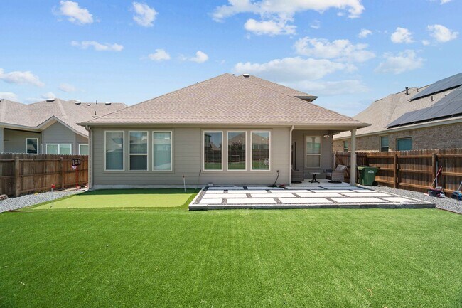 Building Photo - Welcome to your slice of paradise in Round...