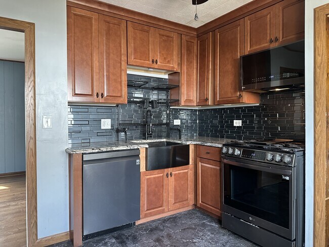Building Photo - 1722 Pershing Ave