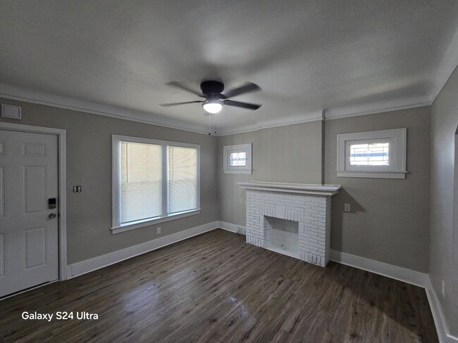 Foto del edificio - This beautifully updated 3-bedroom, 1-bath single-family home is ready for move-in!