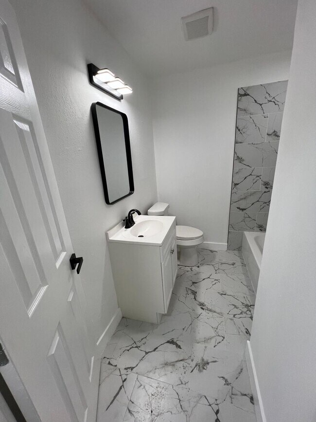 Building Photo - Gorgeous all renovated Home in Houston TX,...