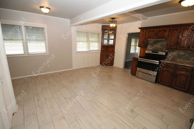 Foto del edificio - 133 E Maple St