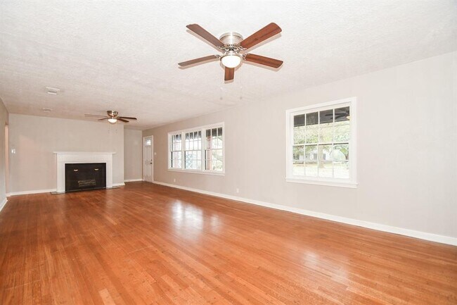 Building Photo - 8 Coronado Cir