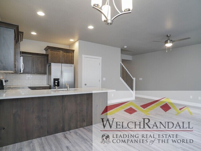 Foto del edificio - 3 Bed 2.5 Bath West Haven Town Home
