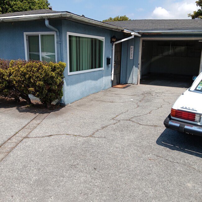 Foto del edificio - 4745 W 160th St