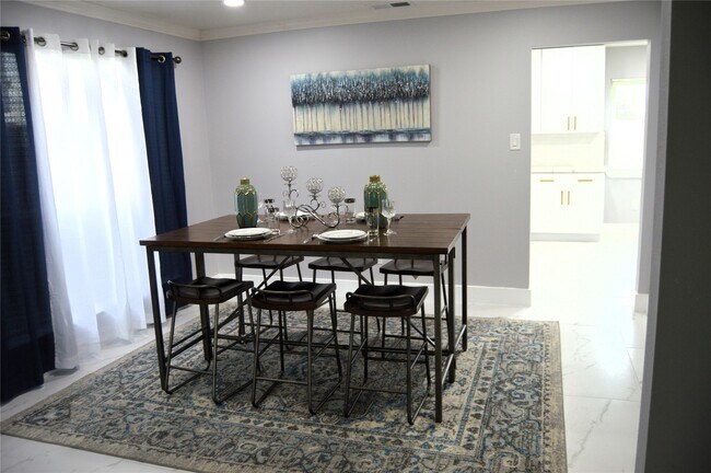 Foto del edificio - 3419 Southdown Dr