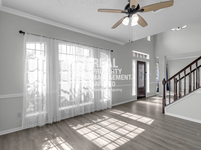 Building Photo - Executive Living in the Heart of Sugar Land
