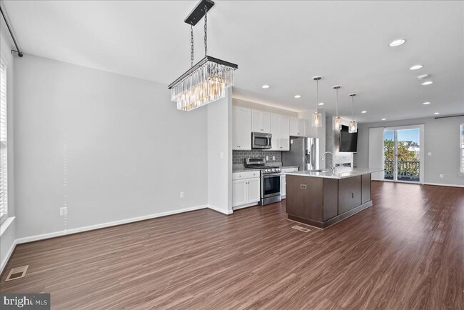 Foto del edificio - 8182 Broad Pl