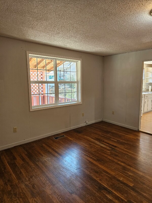 155 Midway Dr Unit C, Oliver Springs, TN 37840 Room for Rent in