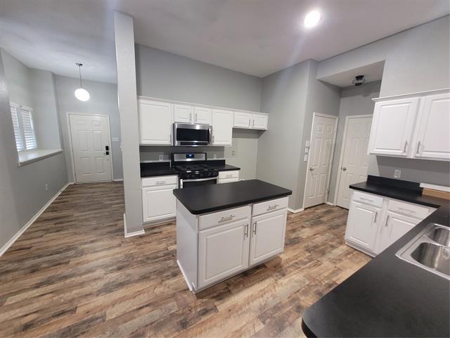 Foto del edificio - 9800 Meadow Rue Dr