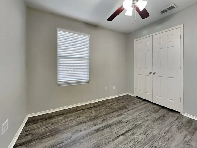 Foto del edificio - 118 Abelia Dr