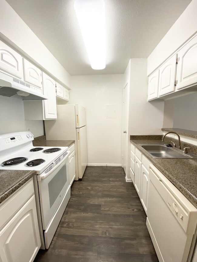 Kitchen - 2701 Old Alvin Rd
