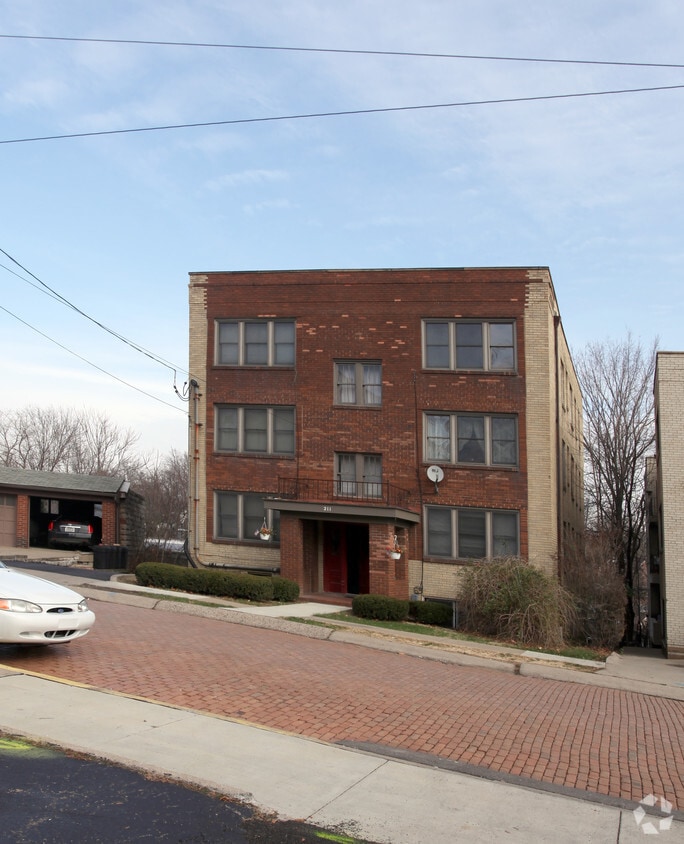 Building Photo - 211 Buchanan Pl