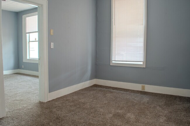 Building Photo - 621 Merrick St