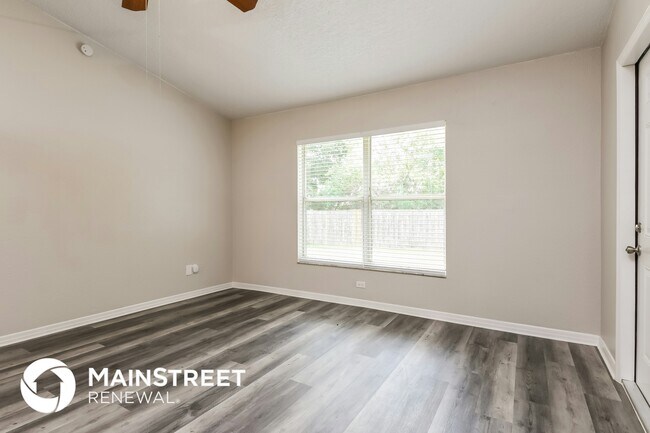 Foto del edificio - 1576 Cypress Woods Cir