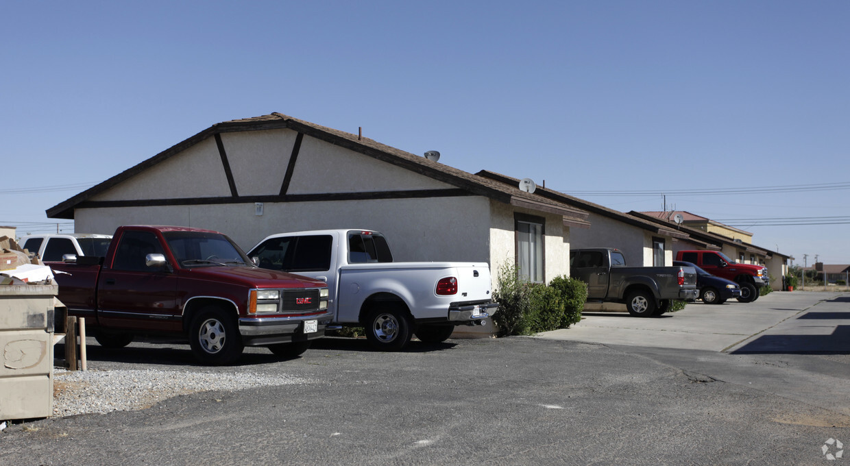 Foto principal - 15952 Sequoia Ave