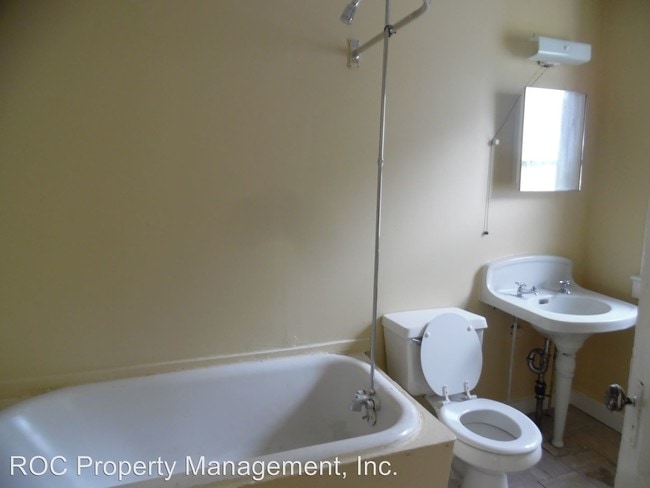 Building Photo - 1 br, 1 bath Apartment - 77 Chili Avenue