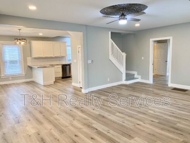 Foto del edificio - 6155 Broadway St