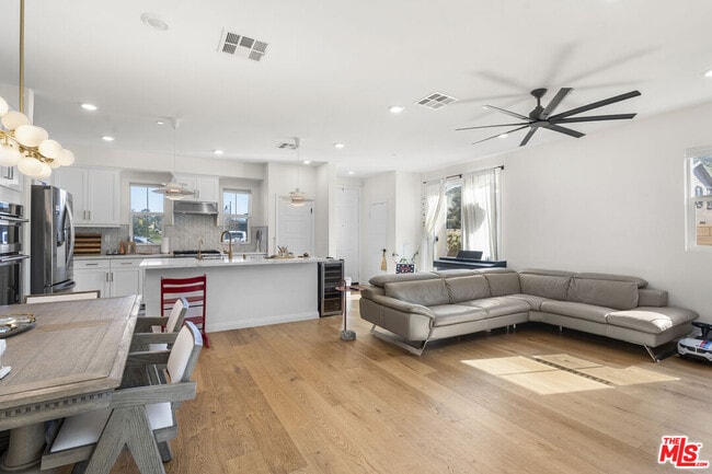 Building Photo - 27751 Dyer Wy