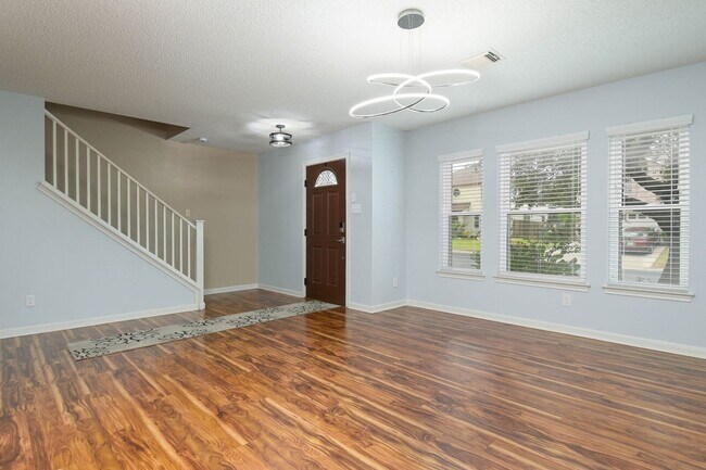 Foto del edificio - Beautiful 4/3.5 Home Available for Immedia...