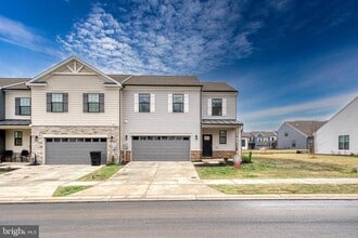 Building Photo - 493 Ensemble Wy