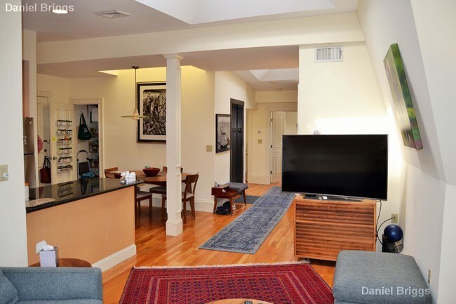 Building Photo - 195 Commonwealth Ave