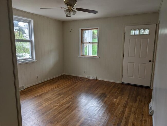 Building Photo - 623 Conrad Ave