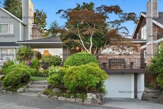 Building Photo - 4327 30th Ave W