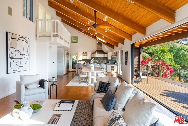 Building Photo - 21338 Colina Dr