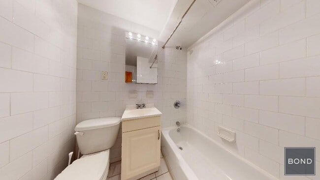 Building Photo - 324 E 83rd St