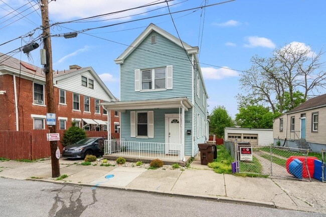 Building Photo - 2210 Busse St