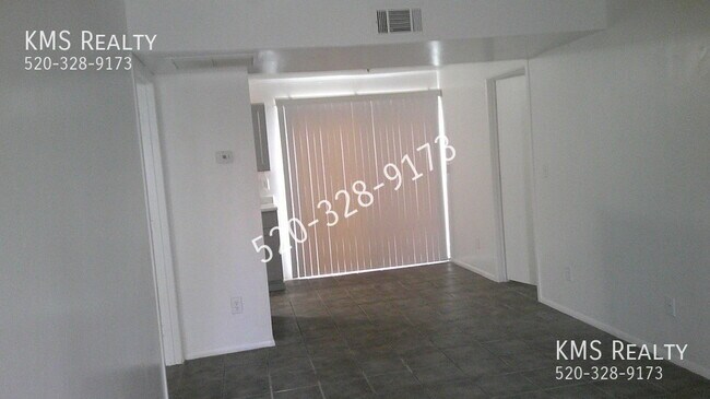 Foto del edificio - 2 Bedroom 2 Bath-102 E Alturas Street Unit...