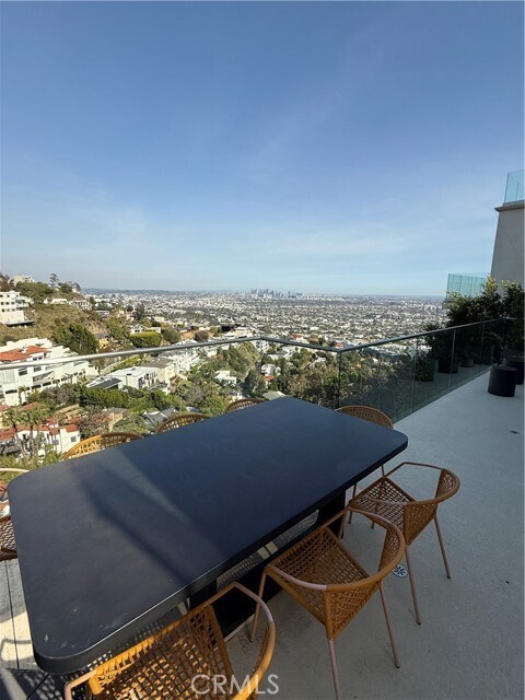 Foto del edificio - 8672 Franklin Ave