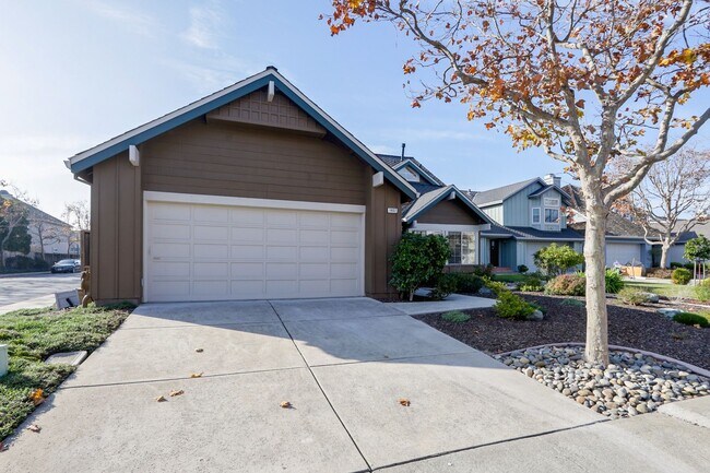 Foto del edificio - 3 Bed / 3 Bath single family home with huge backyard in Foster City. YouTube tour!!