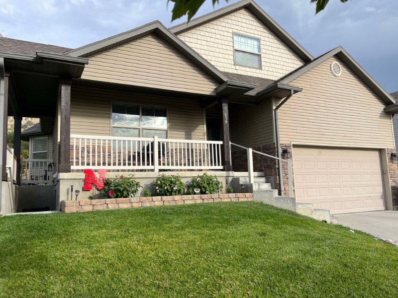 Primary Photo - 639 S Appaloosa Cir