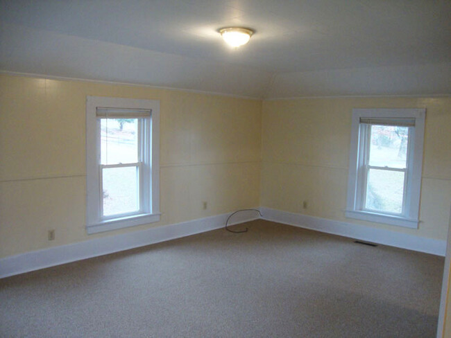 Living Room from Entryway. - 415 Oak Dr