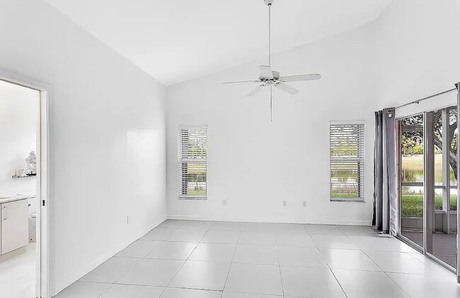 Foto del edificio - 13625 Admiral Ct