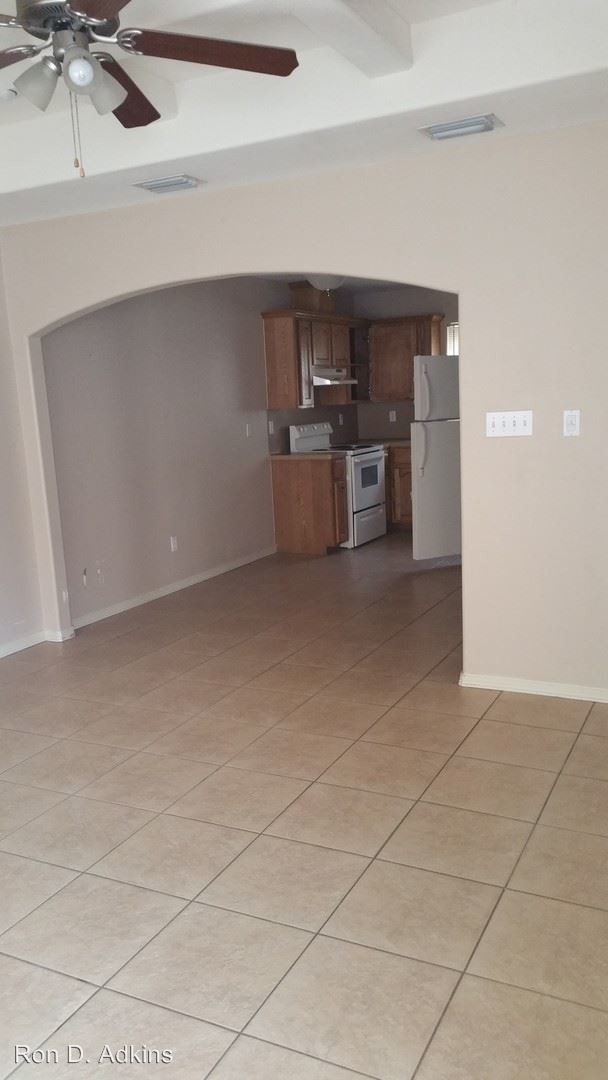 Building Photo - 903 W Emerald Dr
